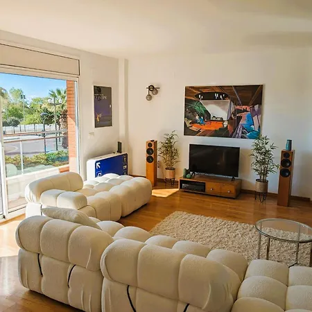 Apartman Large Luxury With Shared Pool Sitges